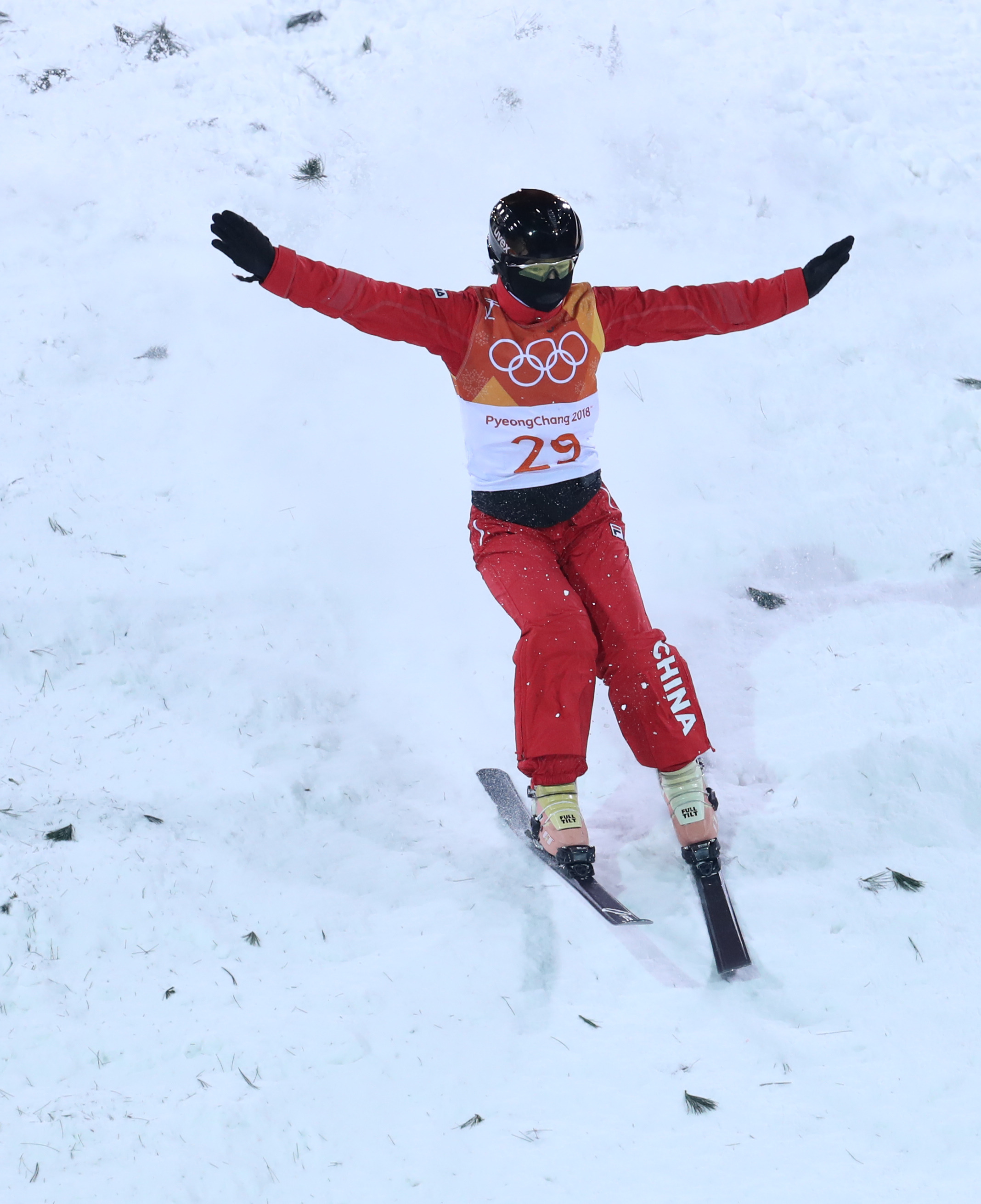 (冬奥会)(16)自由式滑雪——女子空中技巧:中国选手张鑫获得银牌
