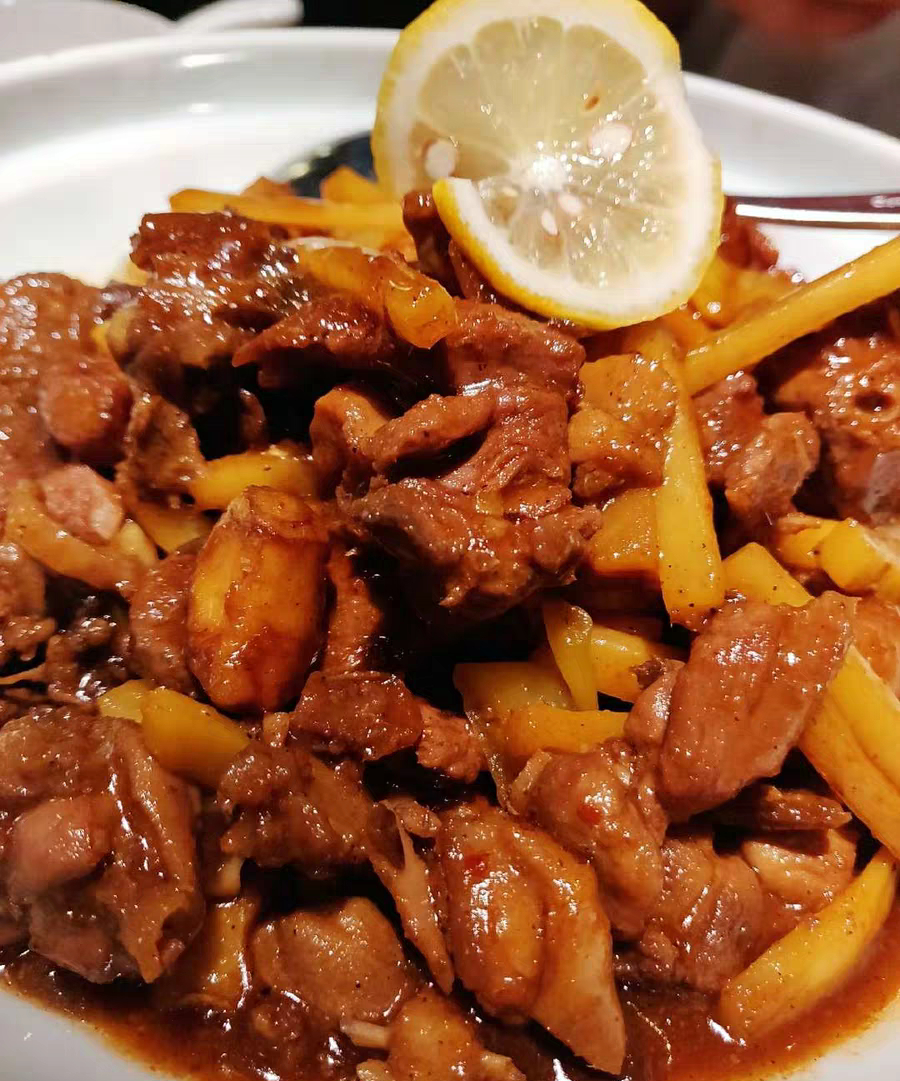 柠檬鸭:酸辣爽口,入口先冲后香,酸辣不油腻,南宁人喜爱的佳肴
