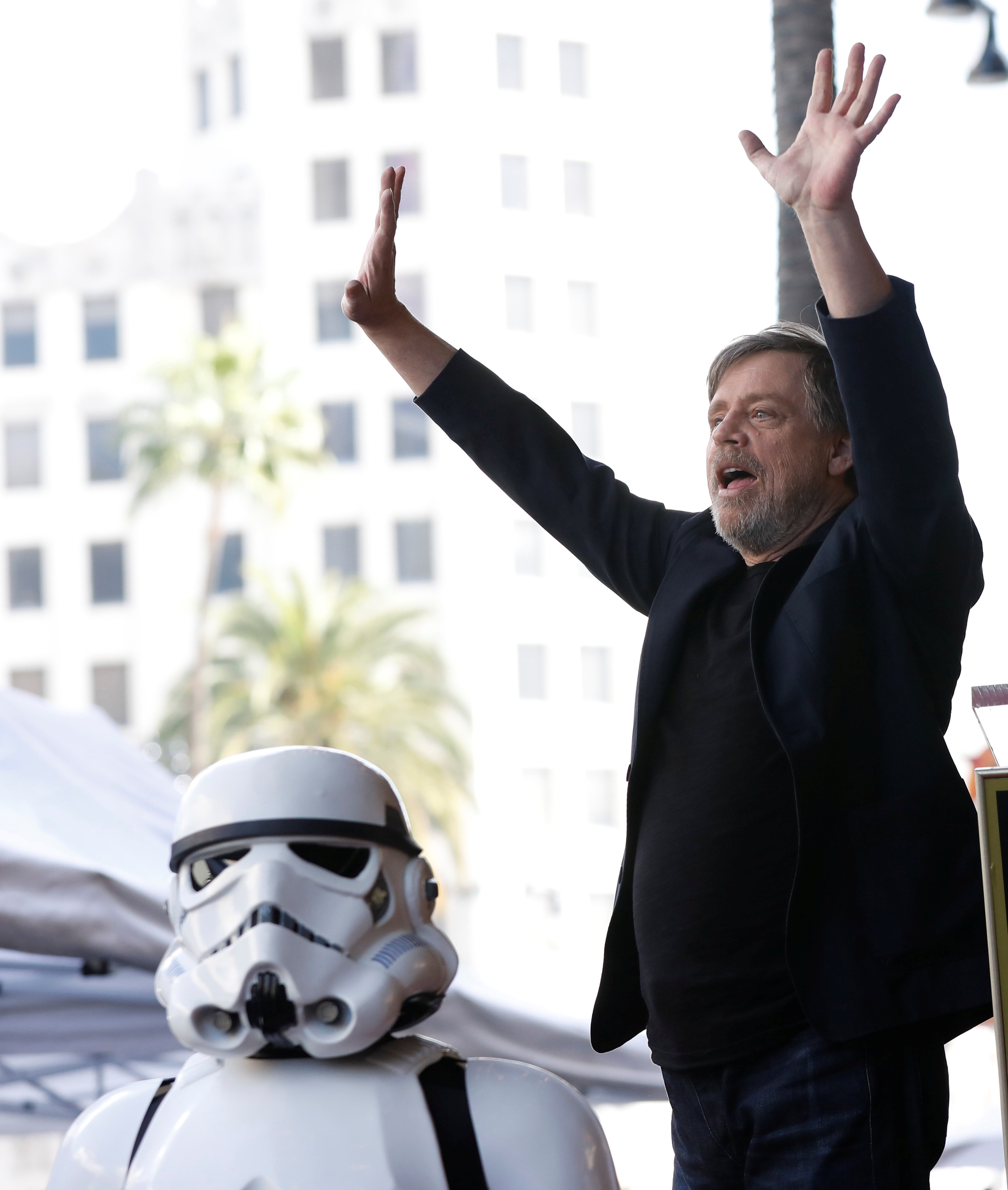 《星球大战》演员马克·哈米尔添星好莱坞[10]