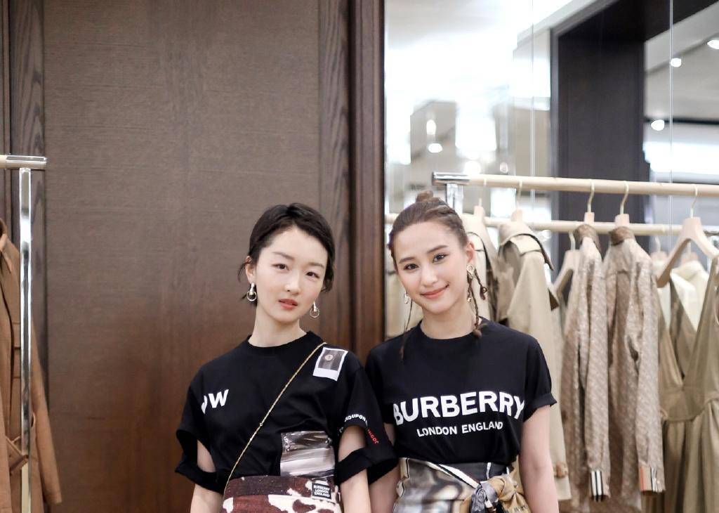 "最美千金"何超莲同框赵薇周冬雨,气质突出身材火辣碾压明星!