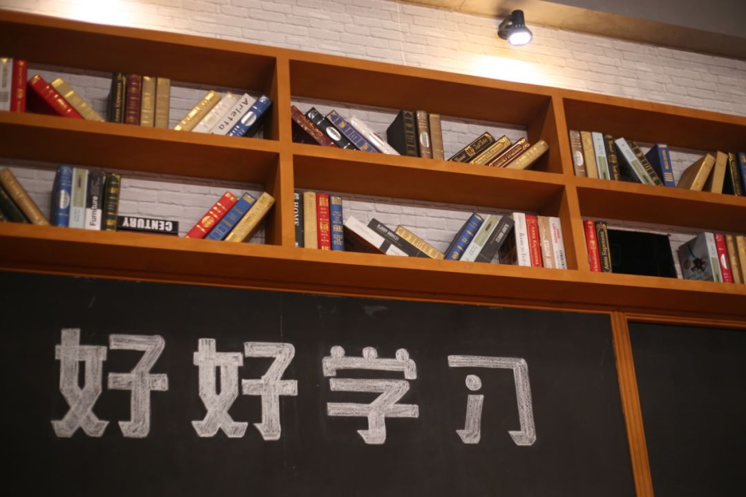 叮叮叮,《非正式课堂》今晚正式开课啦