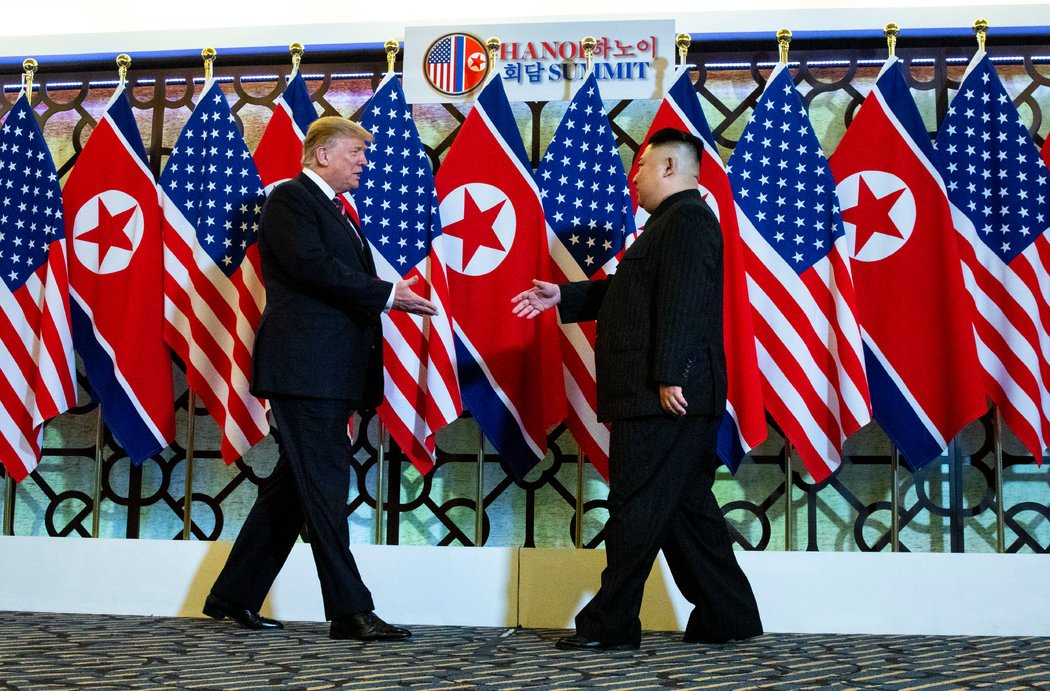 去年,特朗普总统在越南河内与金正恩见面。