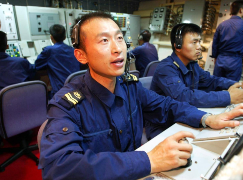 揭秘潜艇兵的生活:在海底不见天日,潜艇兵如何坚持数月的?