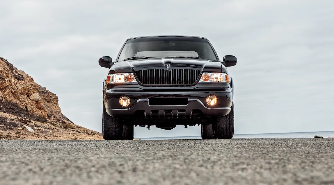 林肯布莱克伍德:福特v8发动机和四速自动变速器呈现完美的动力