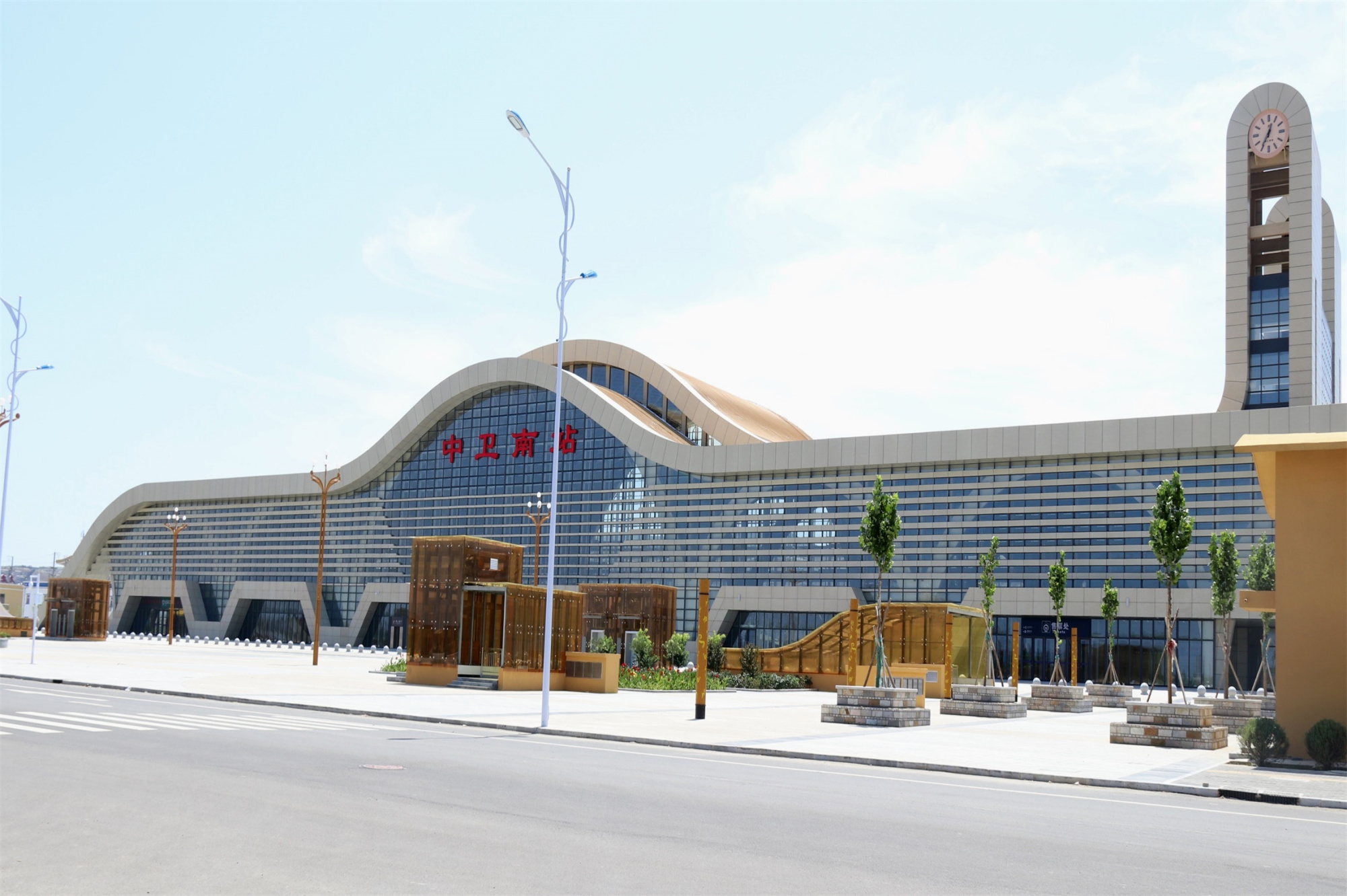 宁夏首条高铁中卫南站360度视野