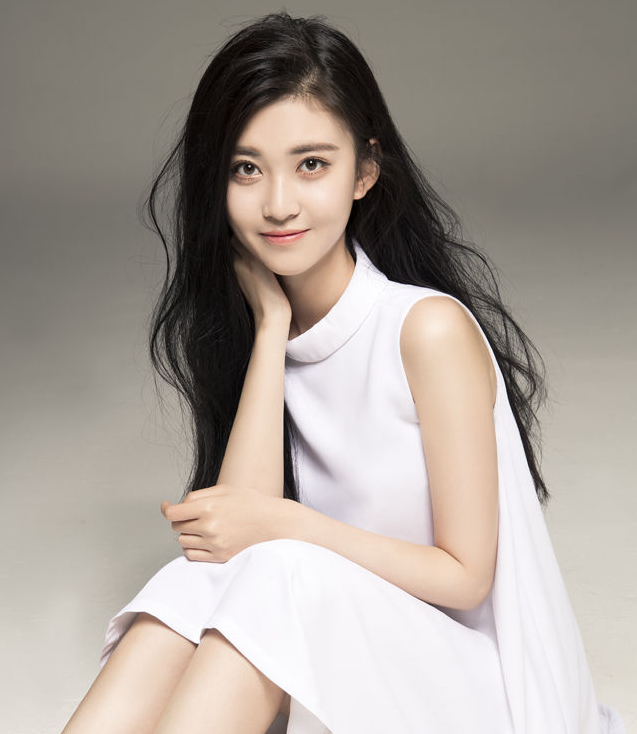 余梦露,演员:荣溪,问题少女天团中的一员,问题学生