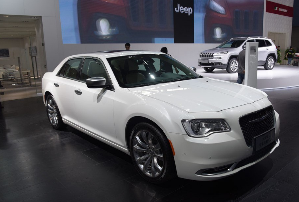 对进口克莱斯勒300c外观的品鉴