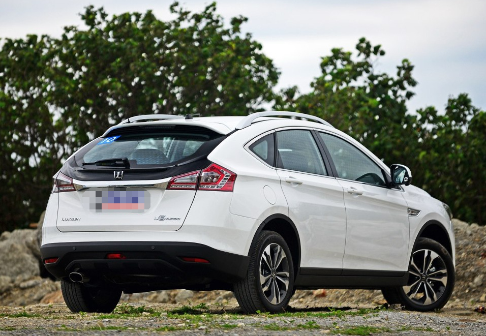 漂亮,第一眼看到u6 turbo的时候就被吸引了眼睛,外形犀利,符合年轻人