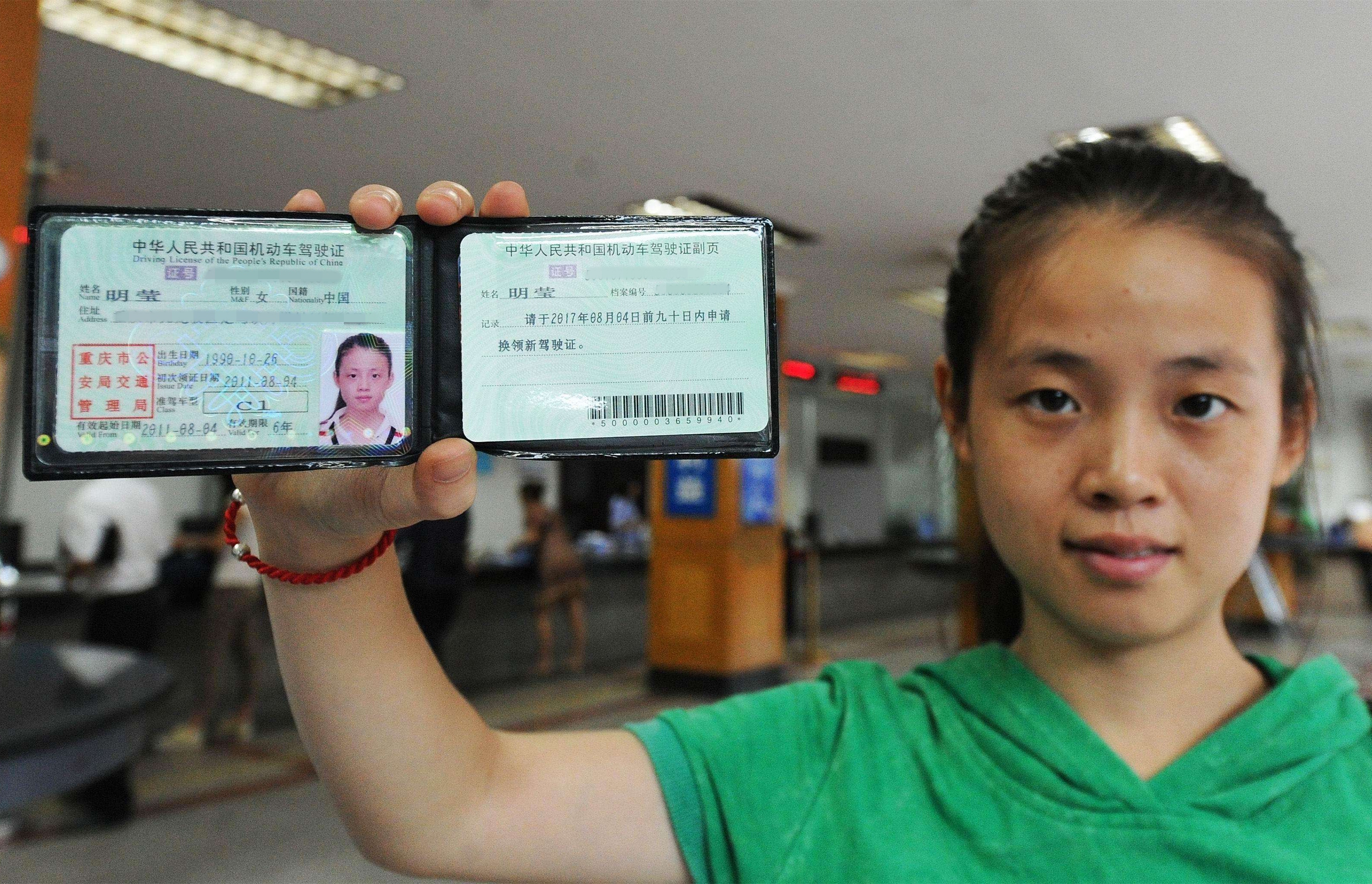 号称国内最牛的驾照!除了高铁火车其它都能开,拥有它的人非常少