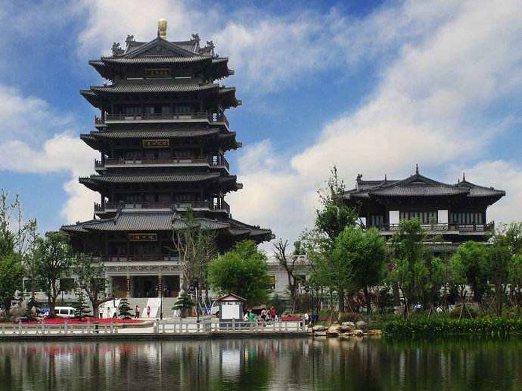 济南大明湖风景名胜区:大明湖自然景色秀美,名胜古迹争辉