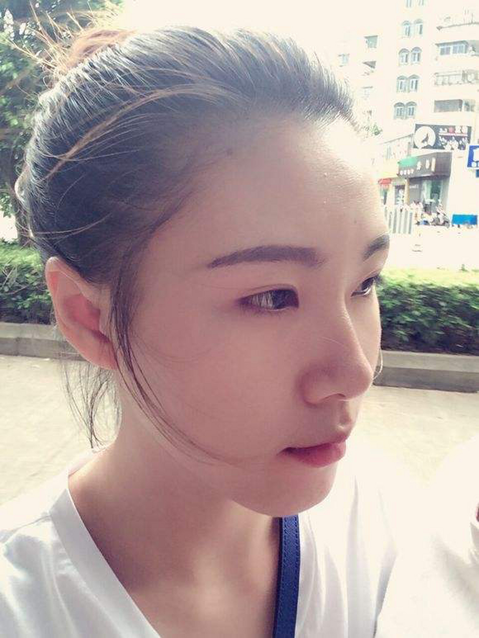 耳朵廓反,加上耳朵上方尖尖的,具有这类耳形的女生,大多容易缺乏安全