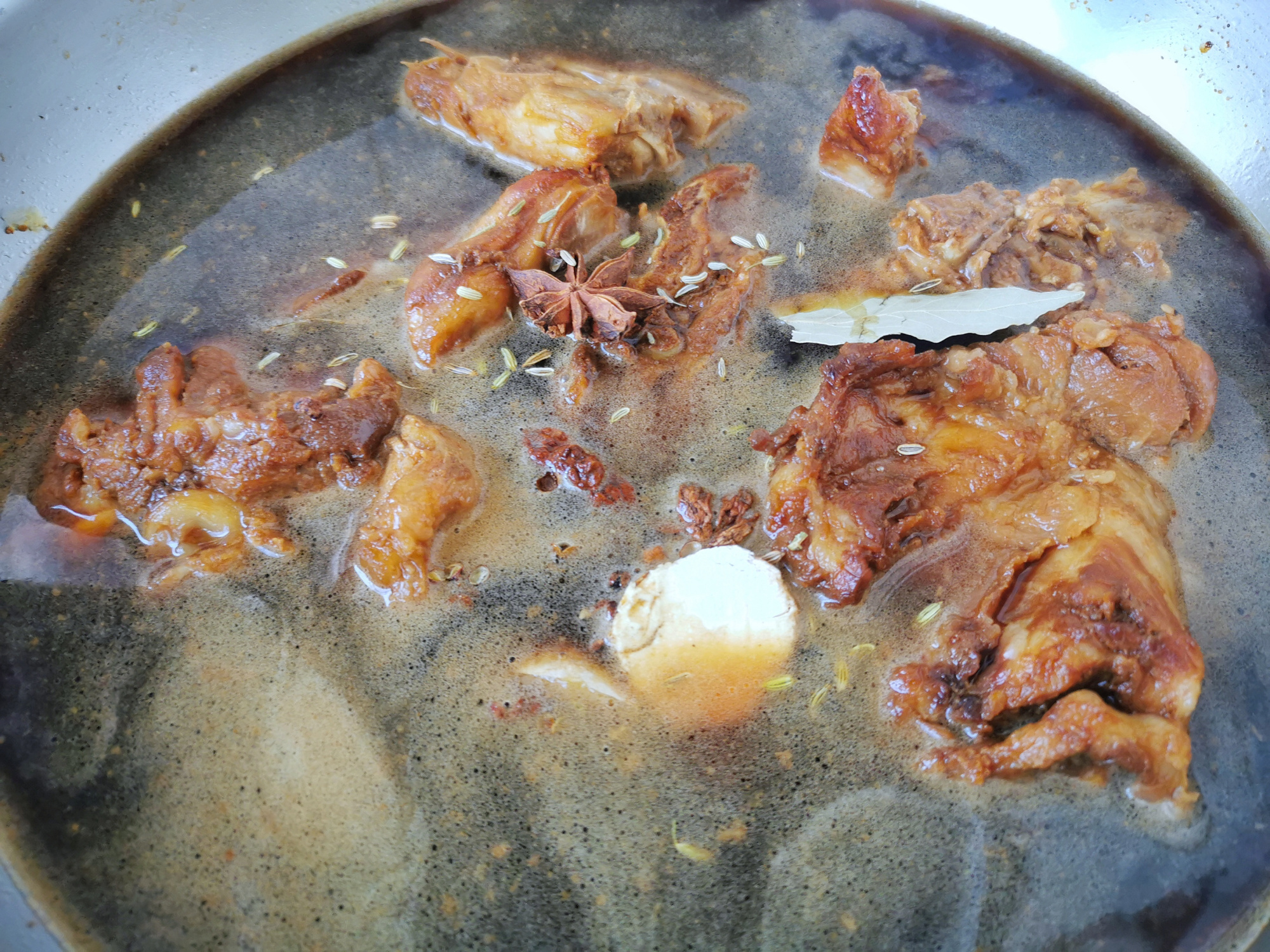 家里只剩骨头了,炖了一锅酱大骨,酱香浓郁,油而不腻,真香