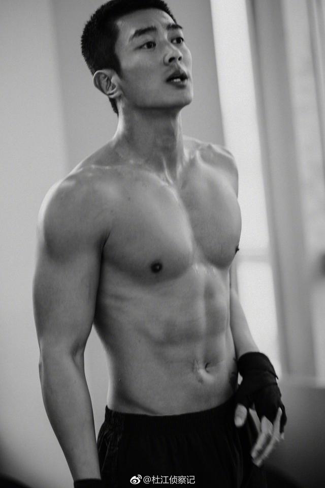 太帅气,杜江分享自己健身帅照,肌肉分明荷尔蒙爆表令人心动