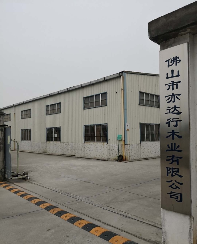 广东佛山,提前18天"过年"了,外来工返乡过年,工厂空荡荡的了