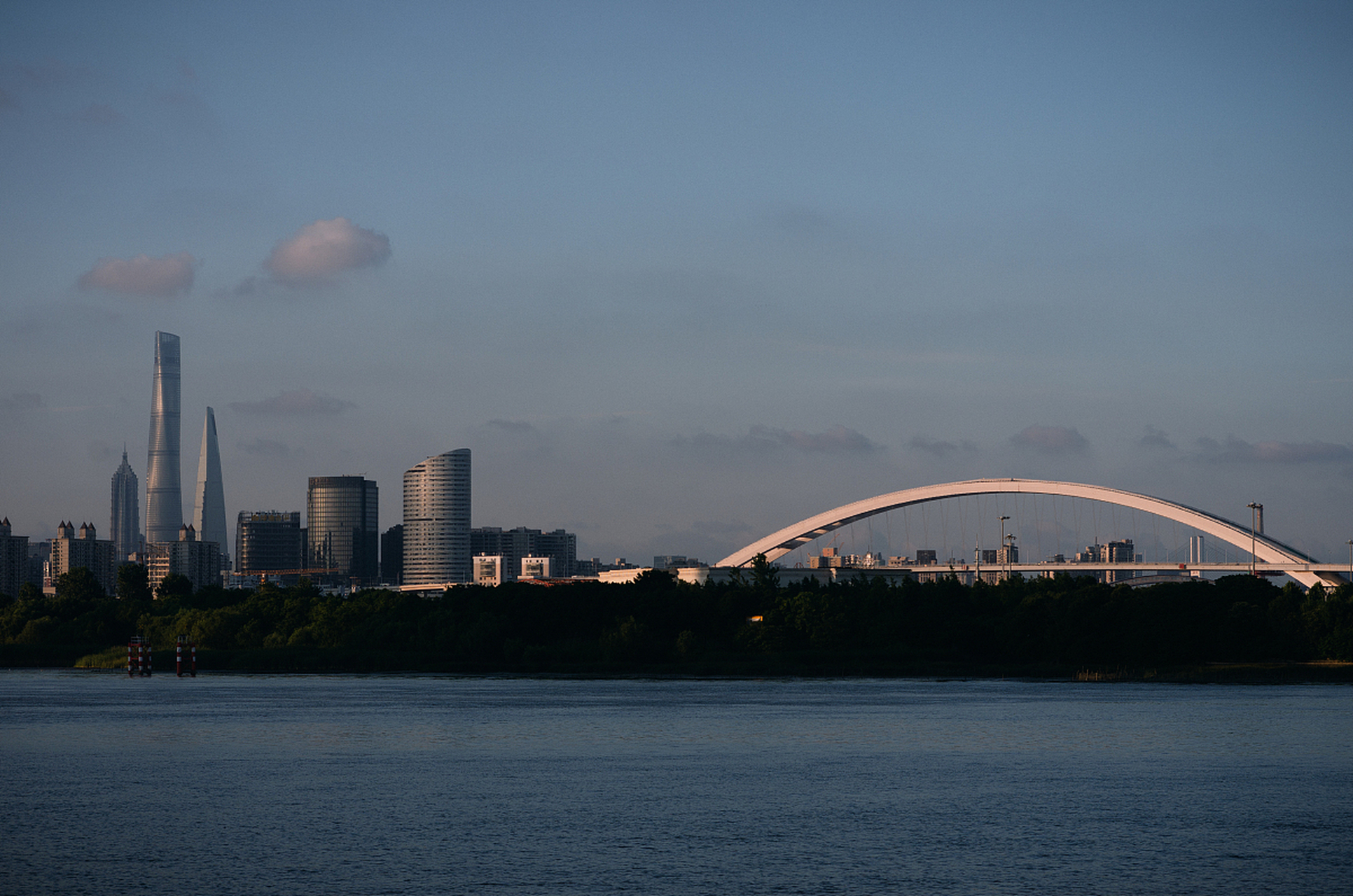 中考励志诗歌(共5篇)中考励志班会中考励志班会-勇于拼搏,冲刺中考一