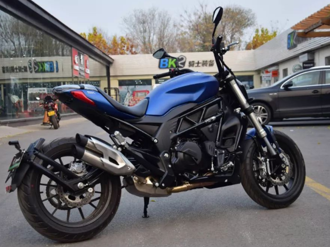 4.5万元国产"大魔鬼",公升级的气场,35kw双缸 brembo卡钳