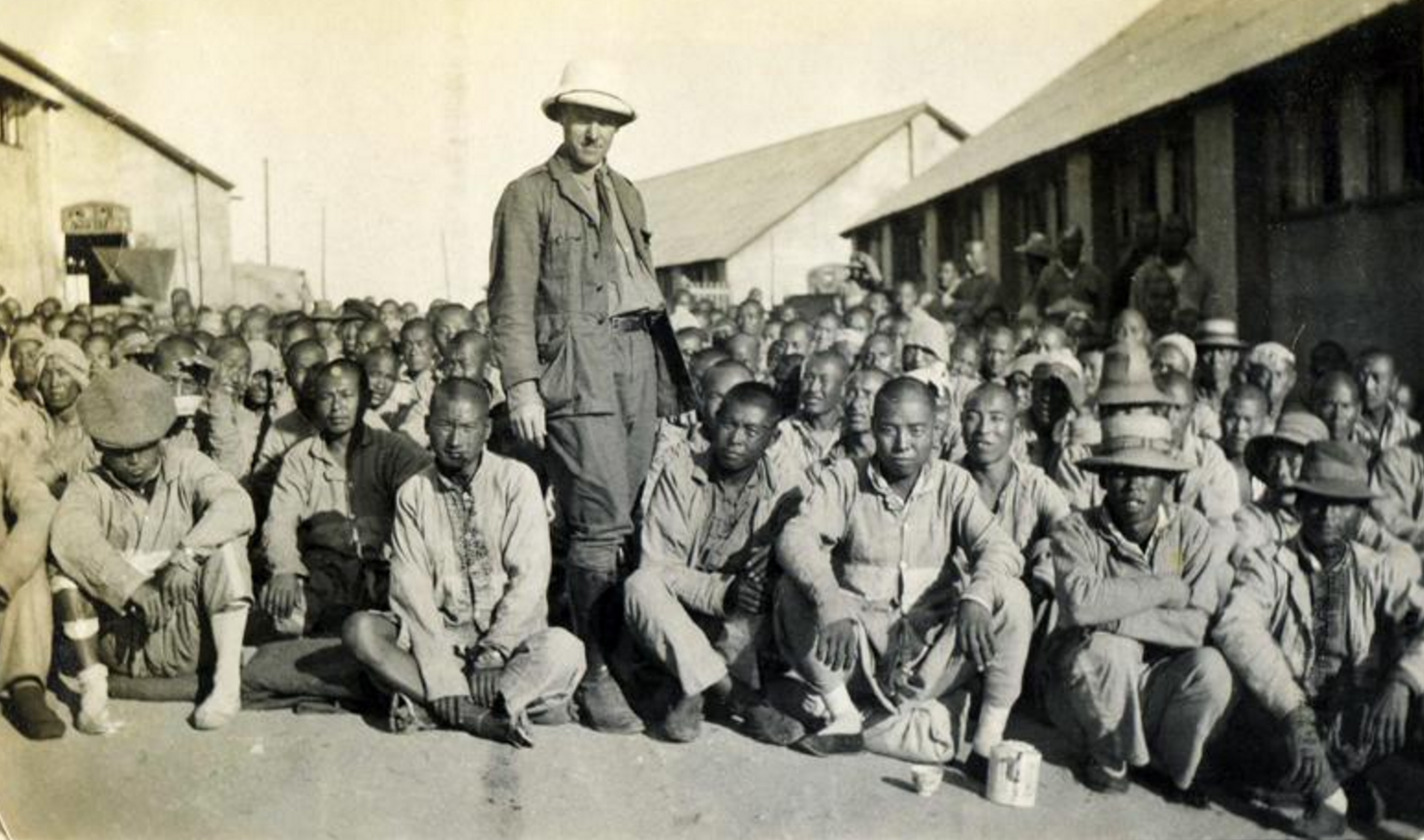 一战中国派十四万劳工参战,三万身死他乡,少数人娶了法国姑娘