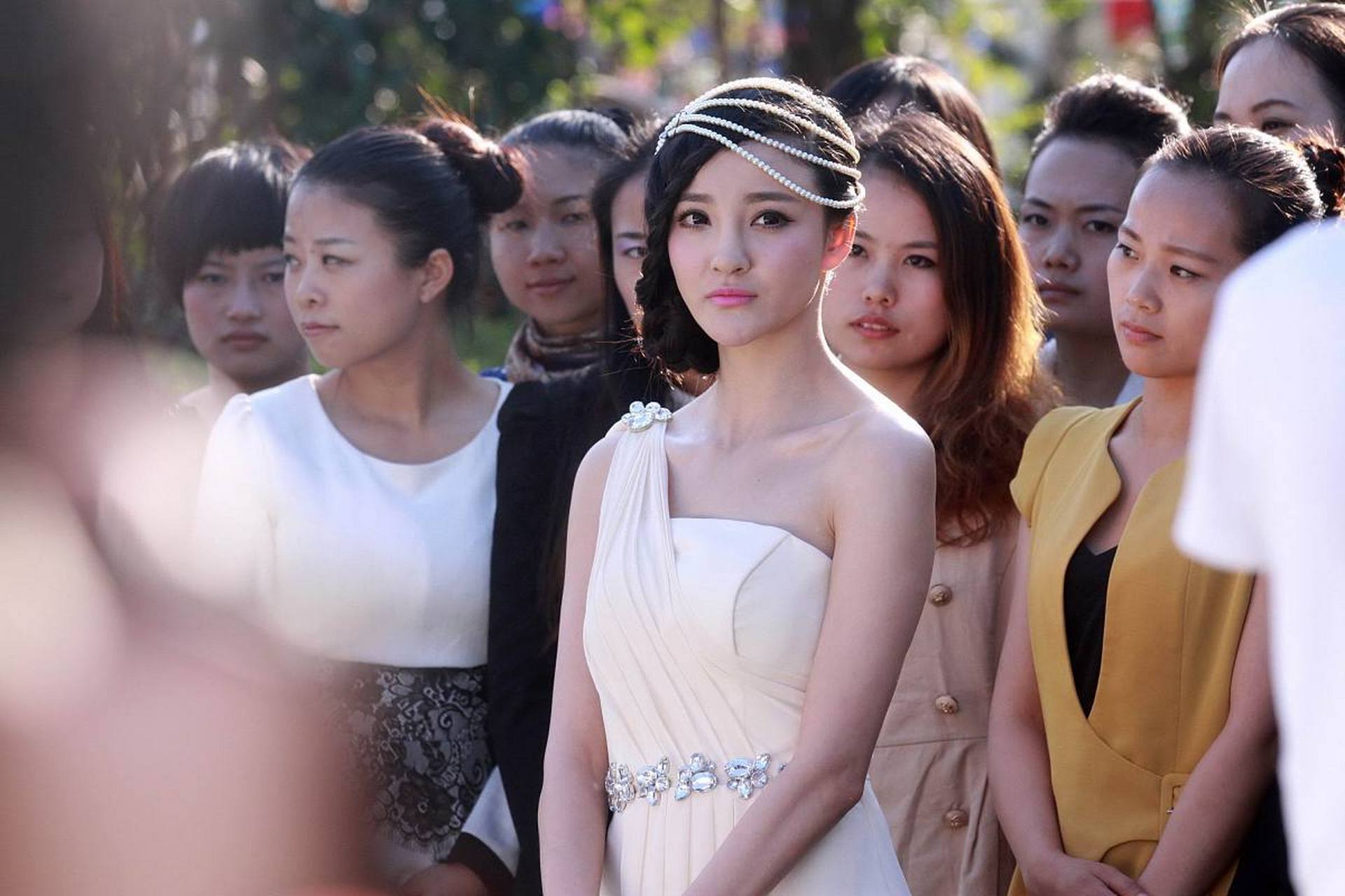 横店20万群演现状:美女泛滥 ,懒汉光棍成灾,他们的未来在哪里?