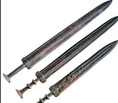 春秋战国时期已经进入铁器时代,为何秦始皇陵出土的都是青铜剑?