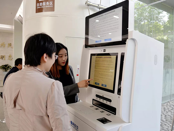 到"自家窗口"排队办事,南京的局长主任们碰到了啥?