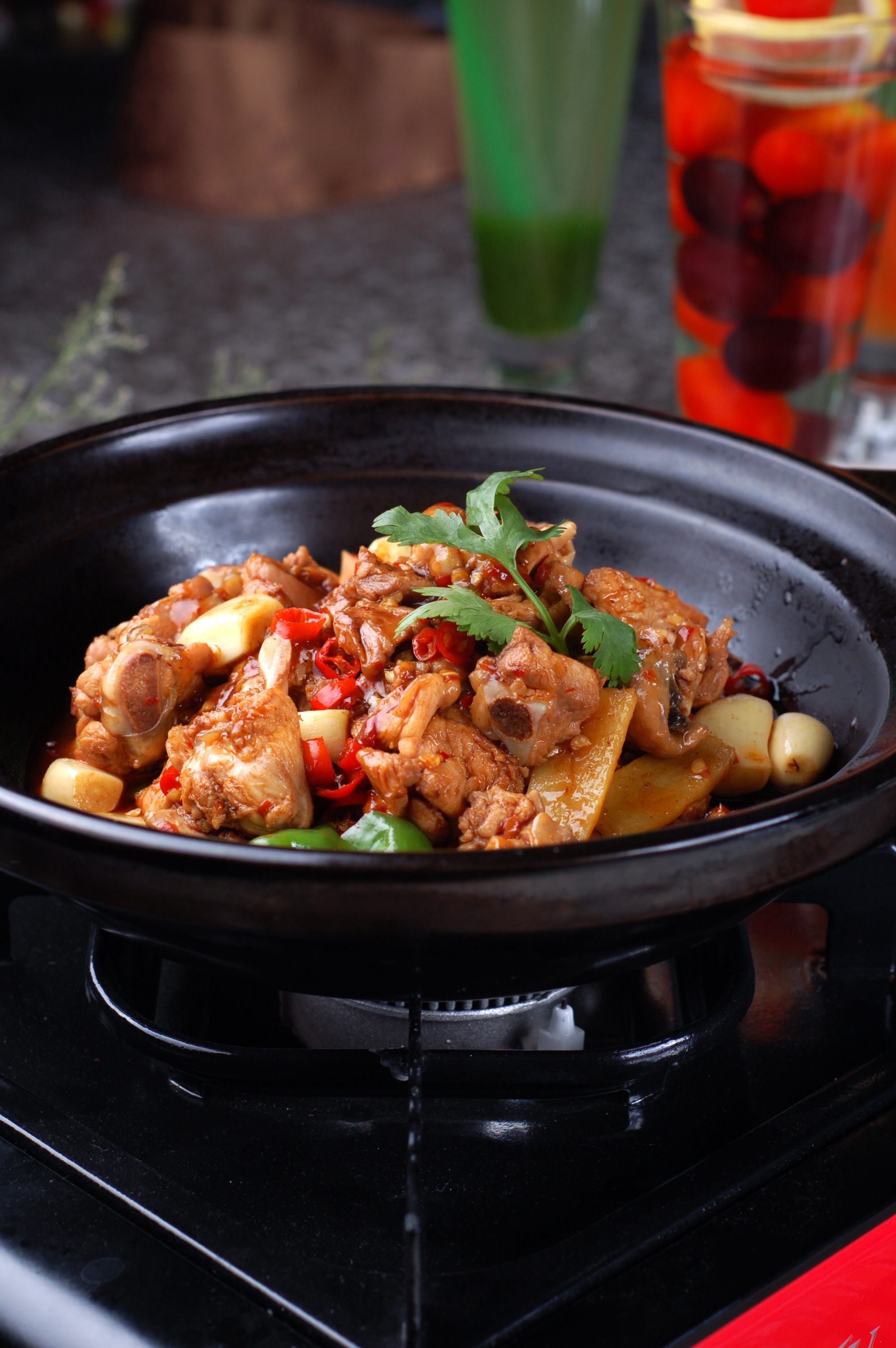 每日推荐六道菜:吃完让人回味无穷,你更喜欢哪一个 玉金湘土鸡煲