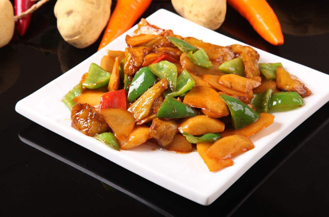 大厨讲地三鲜的制作步骤,味美得流口水,详细的步骤在这里