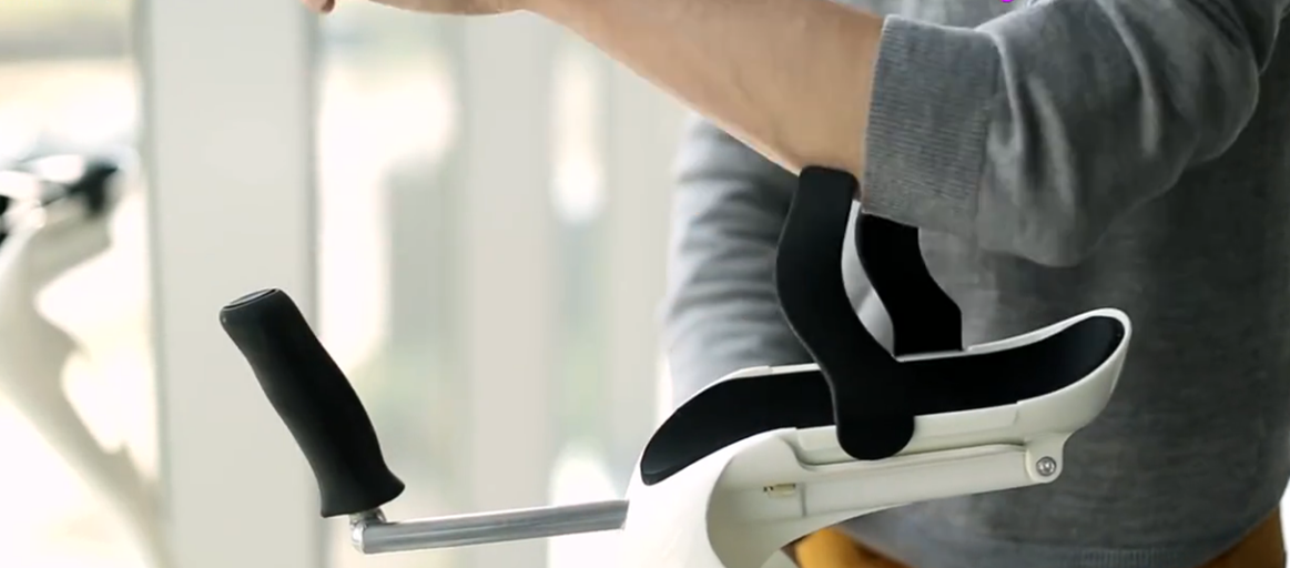 用前臂走路的"拐杖",轻松不怕下雨,使用者都很喜欢