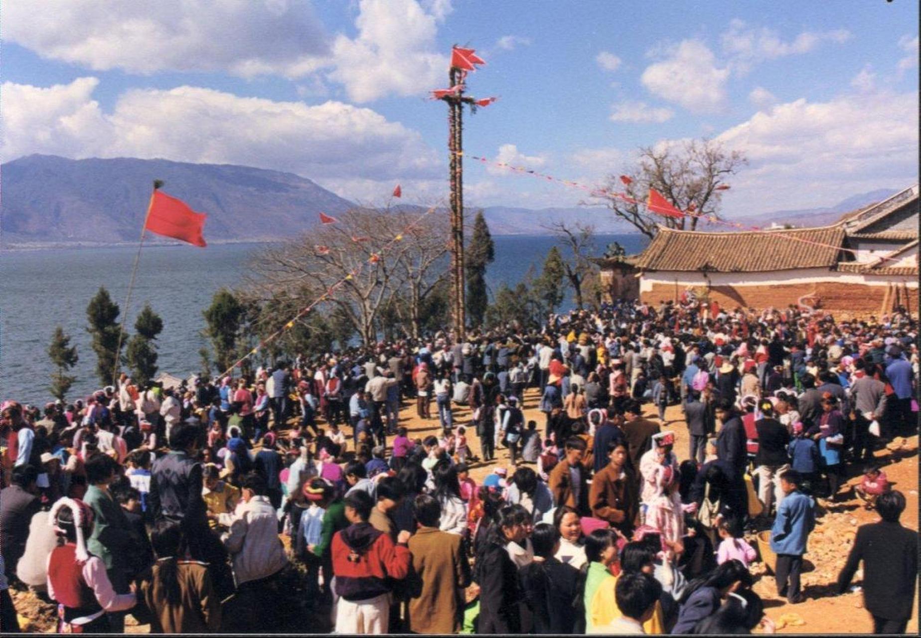 云南旅游团再现强制购物# 一位网友小敏(化名)在社交平台上爆料称,她