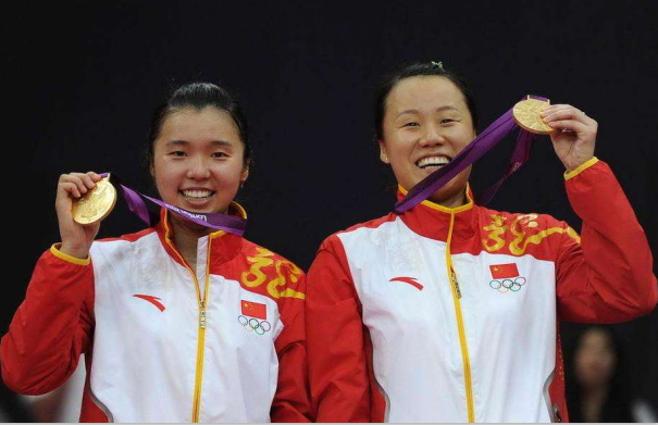 张楠,田卿晒结婚照!网友骂声不断,实锤传闻,网友:贵圈真乱