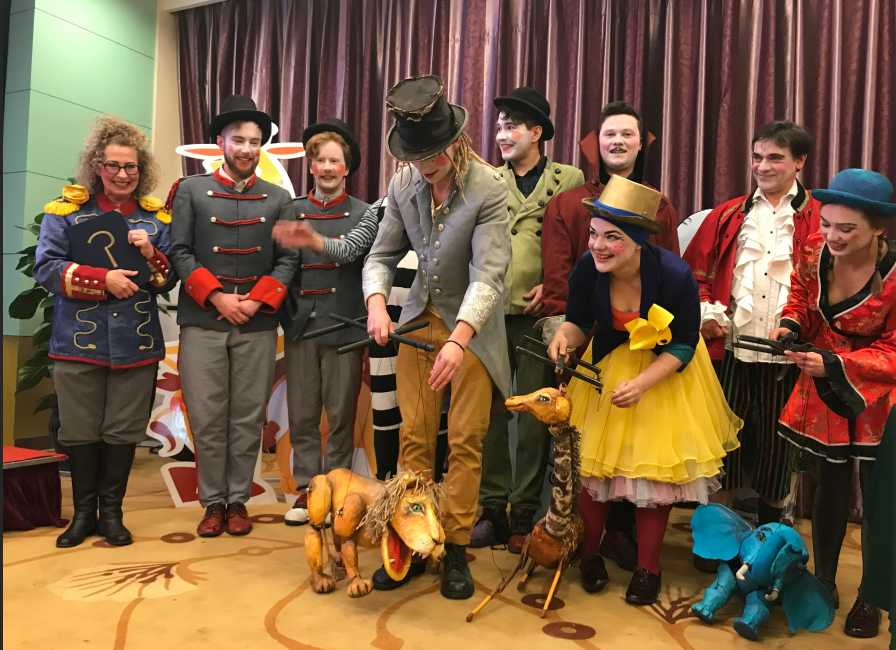 1:1长颈鹿木偶登场,欧洲爆款马戏《塔拉蹦吧》来了