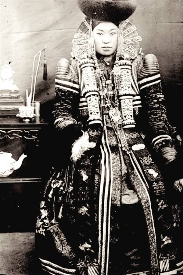 《如懿传》璟瑟公主"牛魔王"造型有大学问,凸显蒙古贵族的身份