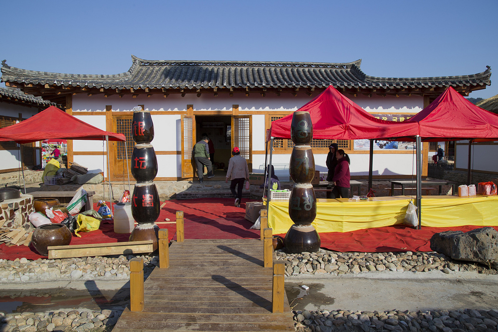 延吉中国朝鲜族民俗园是一个展示中国朝鲜族文化的旅游景区,位于吉林