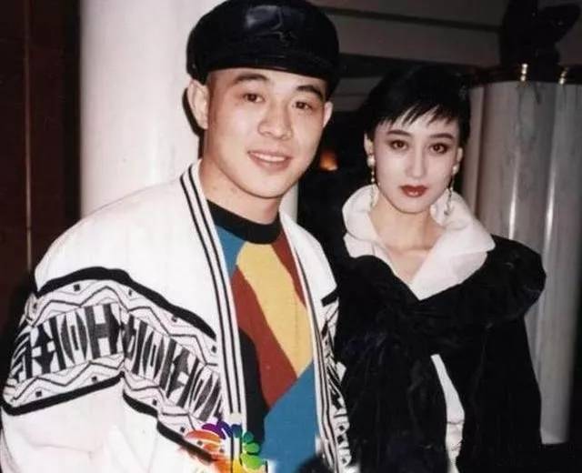 赌王有四房妻子却偏容不下利智,只因"克夫相"还曾被赶出港澳