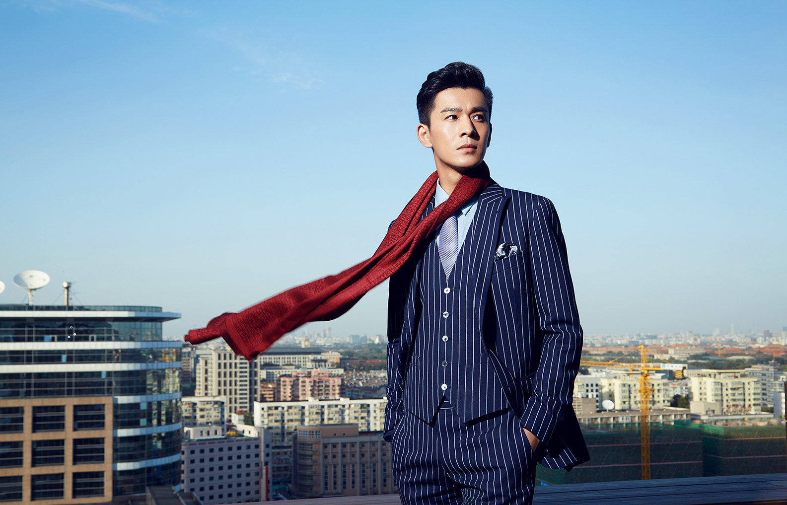 乔振宇是那种很男子汉的感觉,整个人给你一种正气满满的感觉,而且看