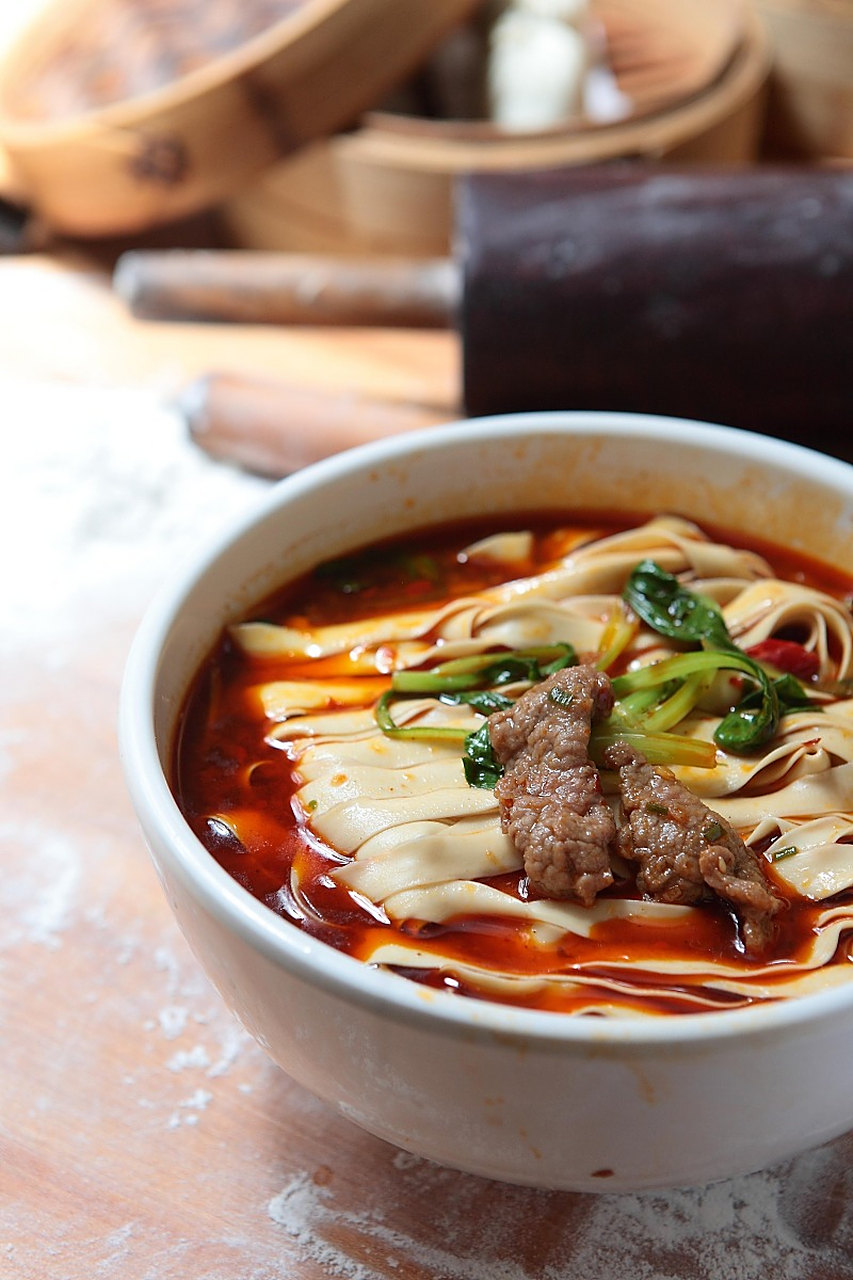 山西刀削面是山西省的一种特色传统面食,因其风味独特,驰名中外.