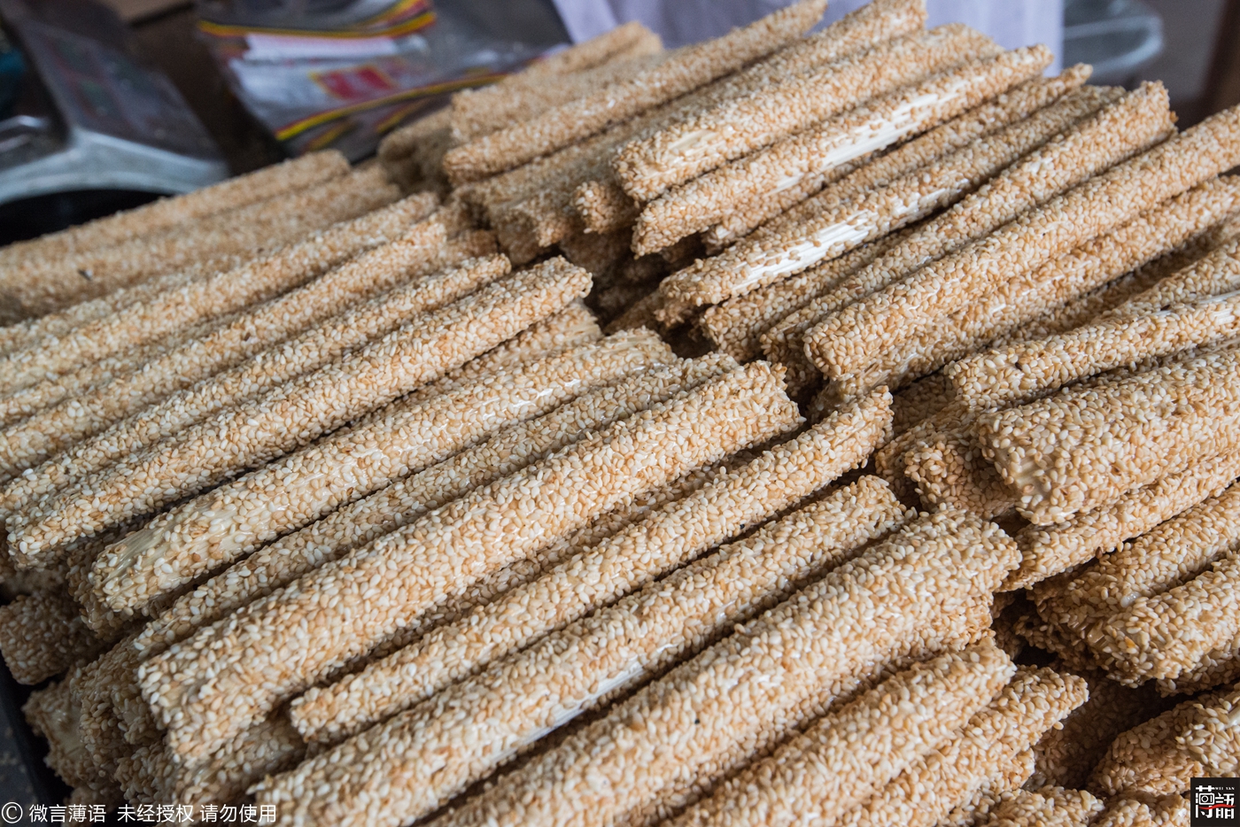 这锅芝麻糖有500年历史,小伙研制独家风味,夫妻靠此建百万豪宅