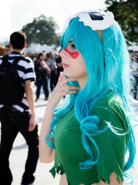 蒂雅·赫丽贝尔.