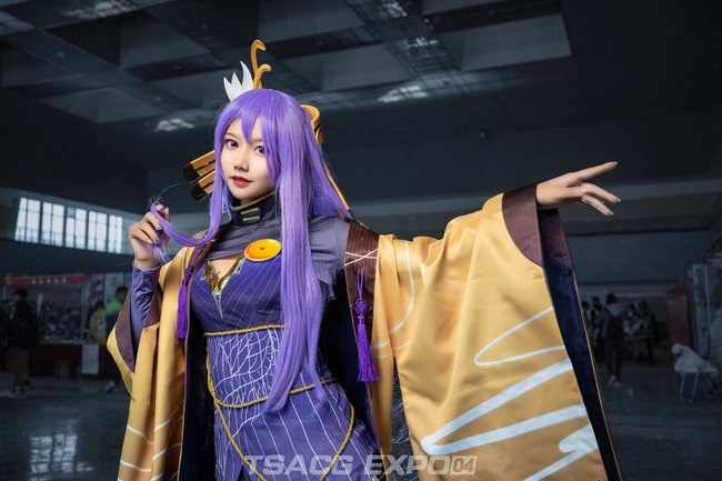 vocaloid墨清弦cos,紫发长腿很漂亮,你觉得呢?
