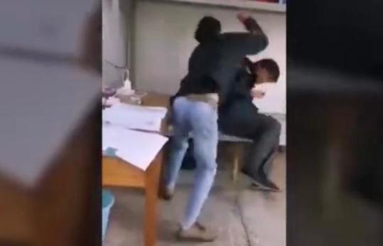 进校不按规定登记,湖南一中学教师父子暴打门卫,网友:必须开除