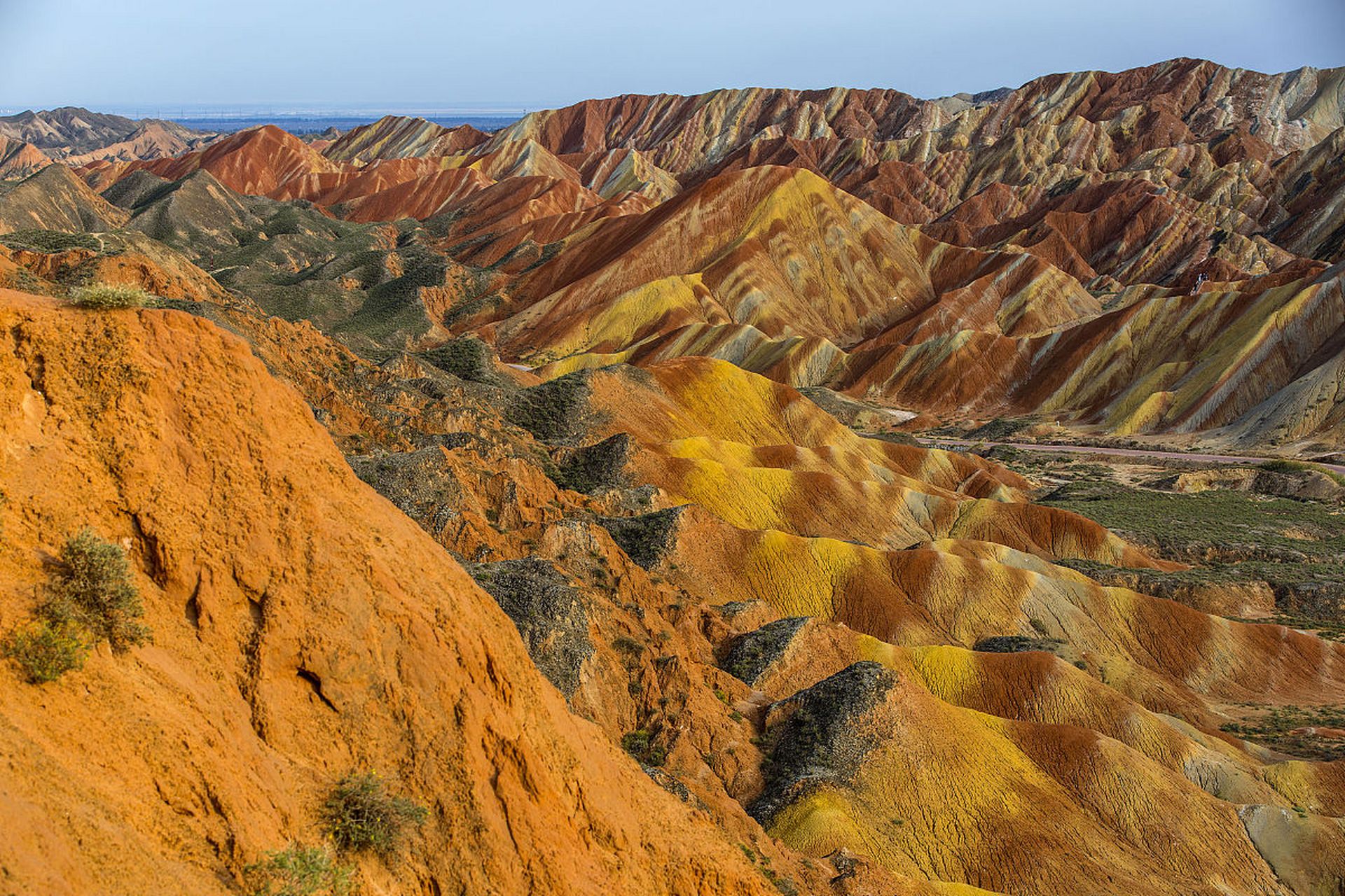 仲夏巡游指南# 张掖七彩丹霞山一日游攻略:  * 出发地:张掖,位于甘 