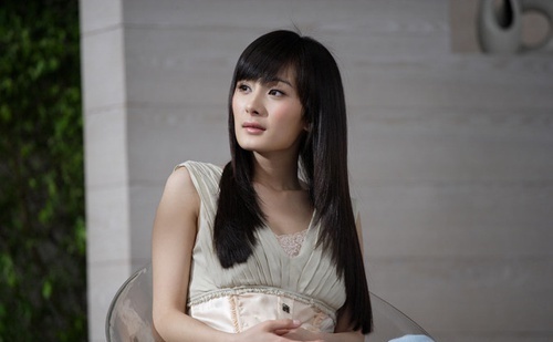 杨幂早年拍广告旧照曝光,撞脸曾轶可画风清奇