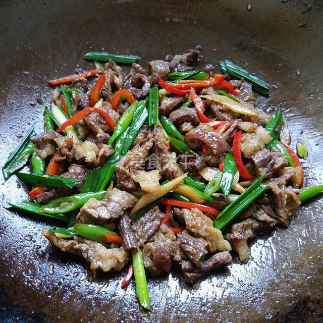 小炒牛杂,微辣爽口有嚼劲