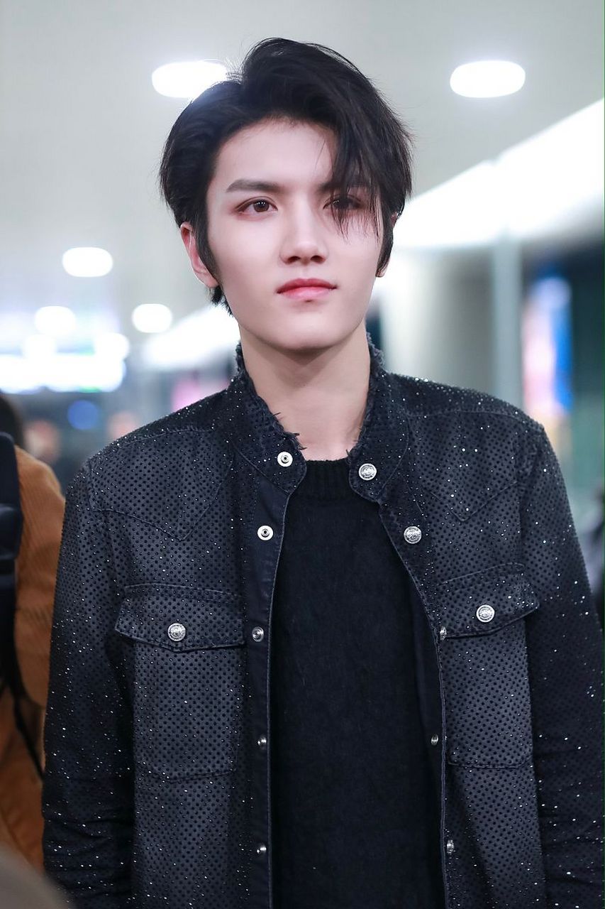 灵超本来通过选秀节目刷了波脸,在节目上还收获了颇多的粉丝,各方面