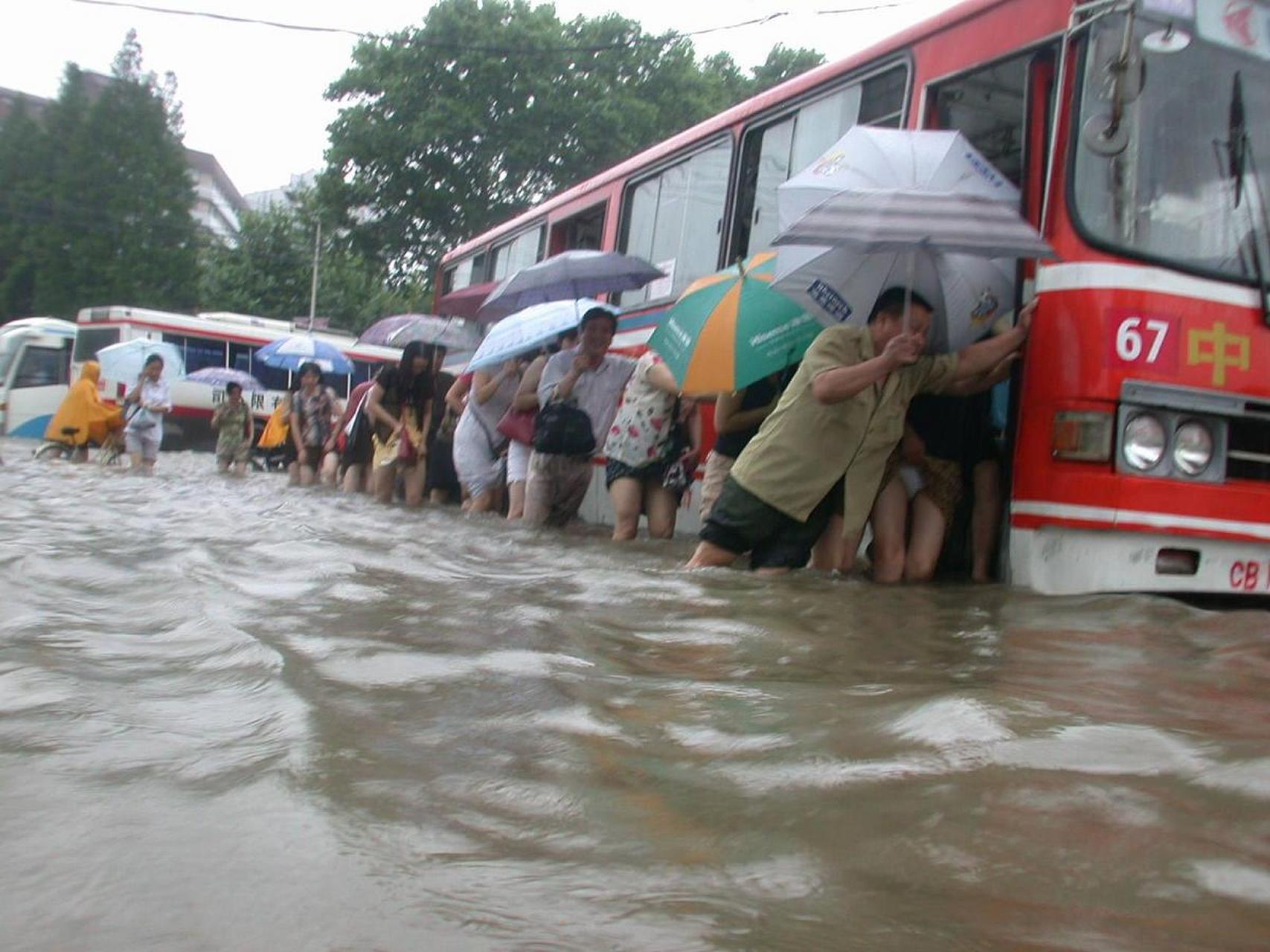 河北涿州救援#  注意!特大暴雨已经肆虐华北地区,带来了惊人破坏!