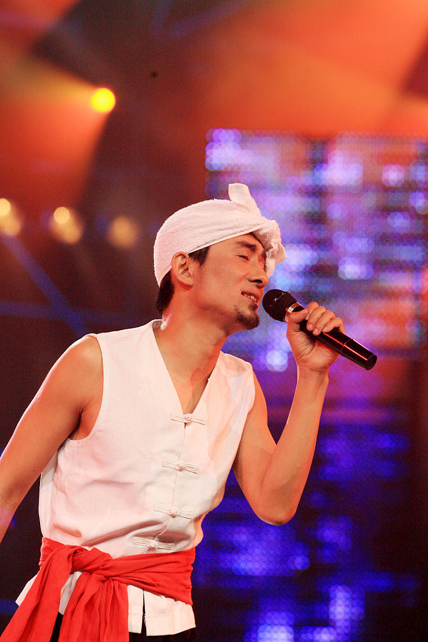 当年在星光大道出道风光一时,甚至得到央视的力捧,结果如今却吃馍饼