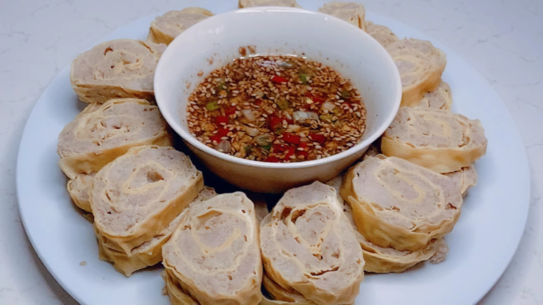 干豆腐别直接炒了,加些肉馅,老人孩子都抢着吃
