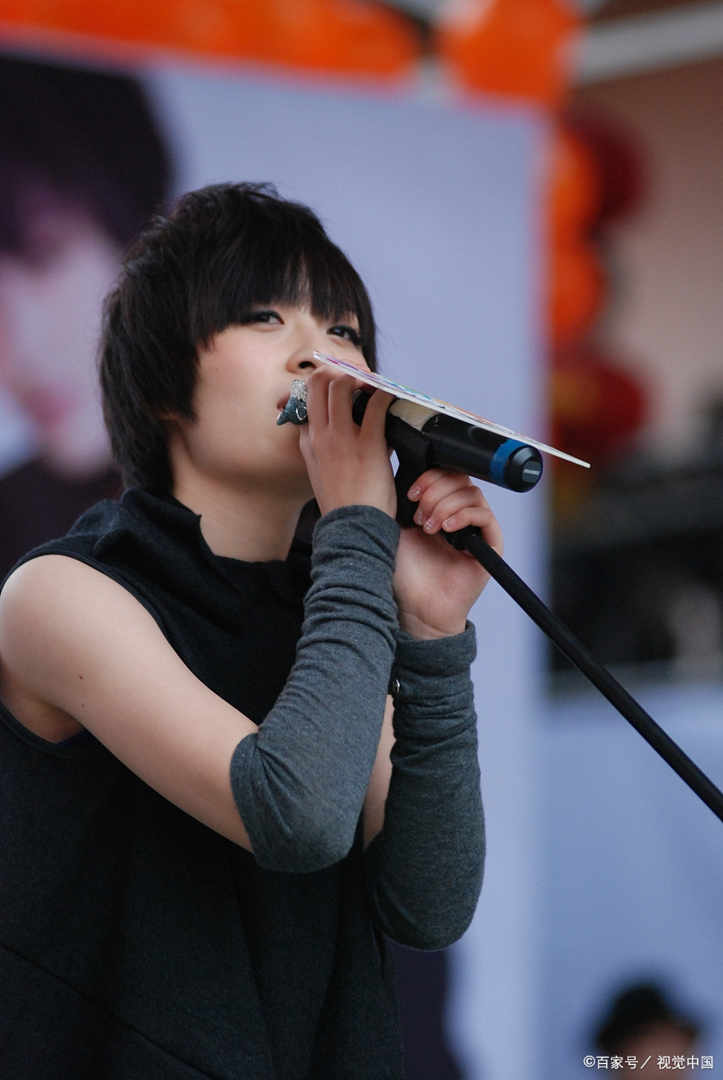 曾可铁是女版吴亦凡?网友:她太宠粉了!