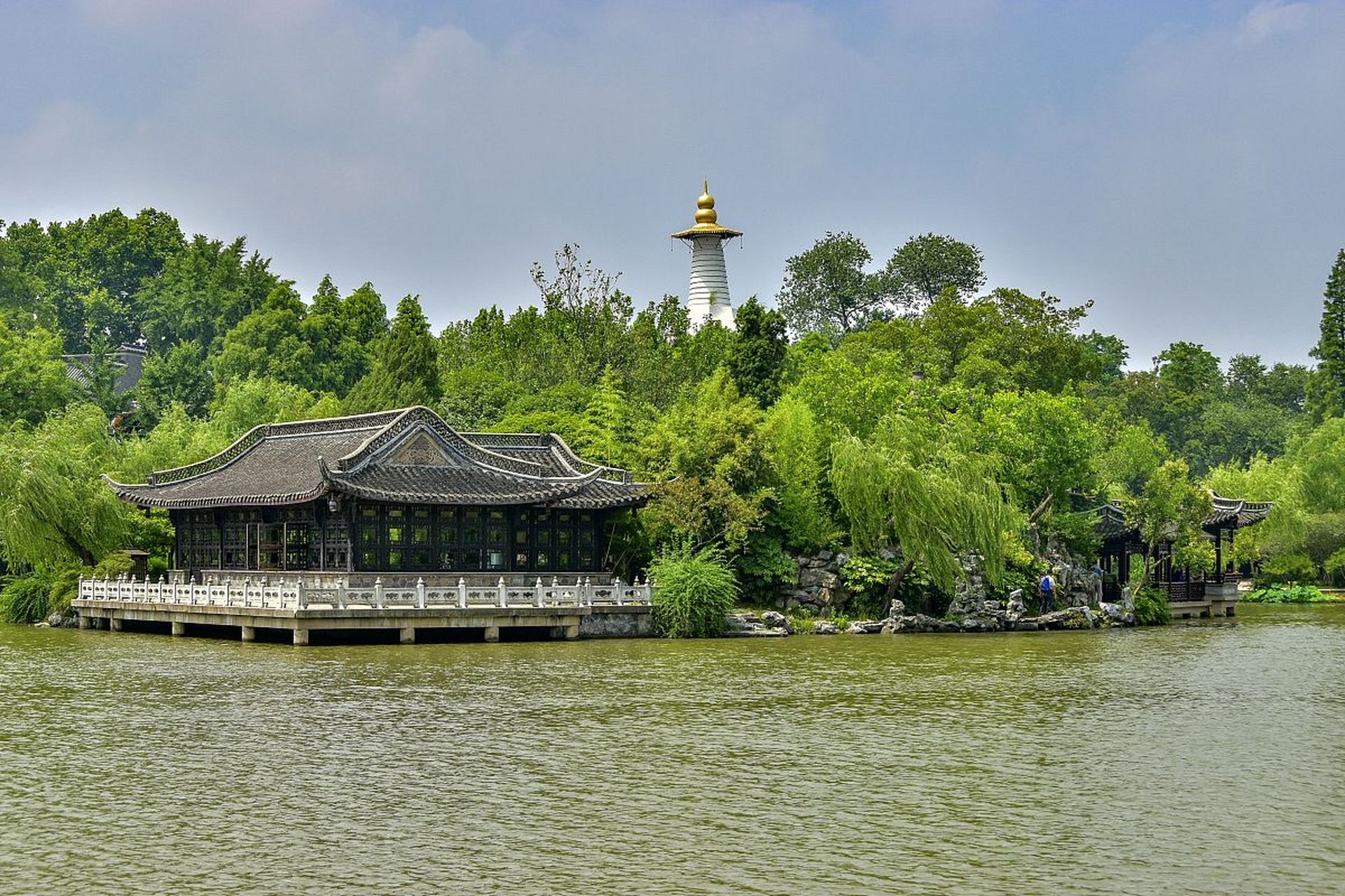 穿越时空的旅行# 九江烟水亭,位于风景秀丽的湖边,是一处令人流连