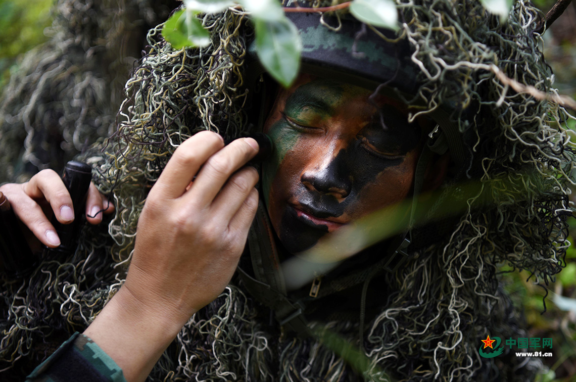 大图来袭丨满脸伪装迷彩的他们为何这般硬汉?