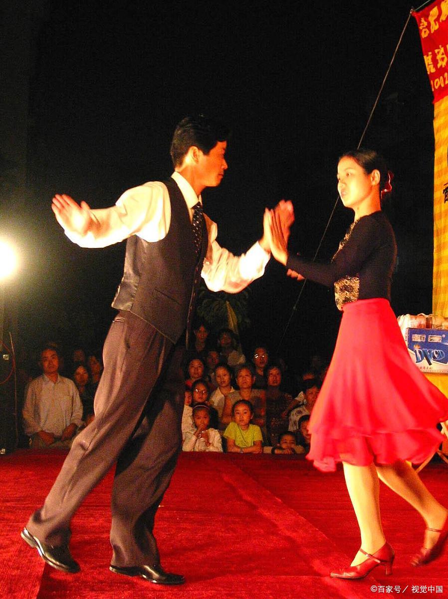 65岁,退休金5800,现在却活不下去,65岁老人:都是交谊舞害的